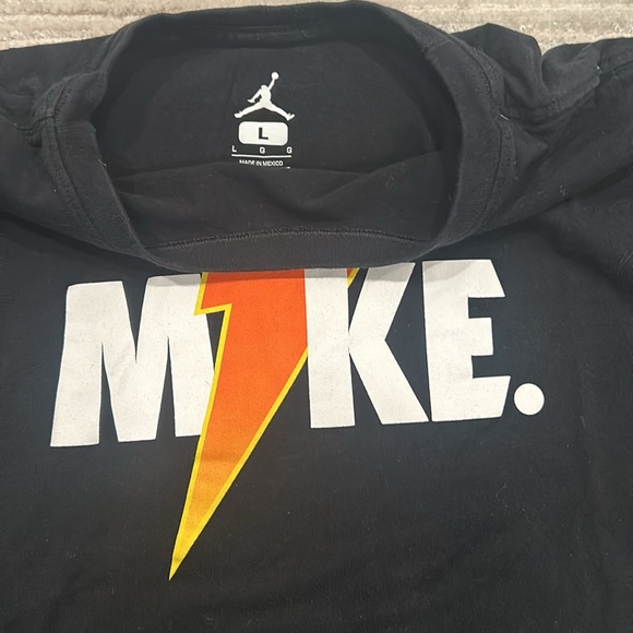 Michael Jordan- MIKE Gatorade
Bolt T Shirt- Black - Picture 2 of 3